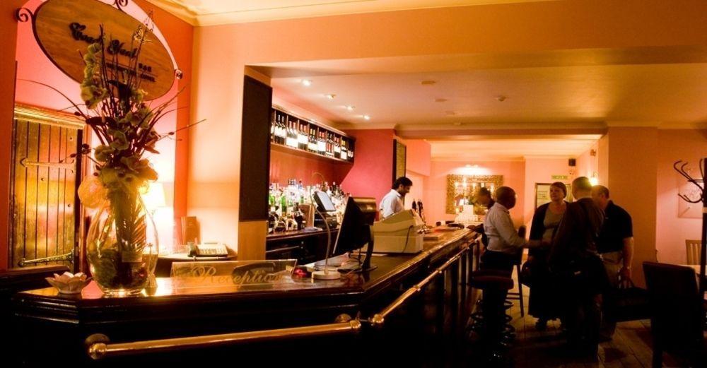 The Imperial Hotel Stroud  Exteriör bild