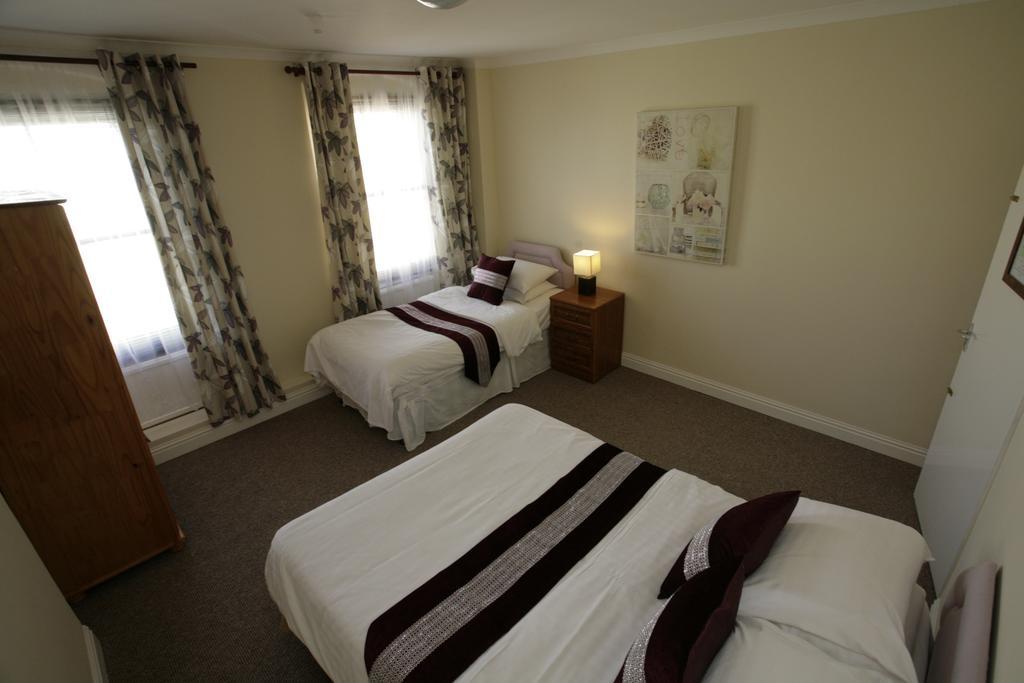 The Imperial Hotel Stroud  Exteriör bild