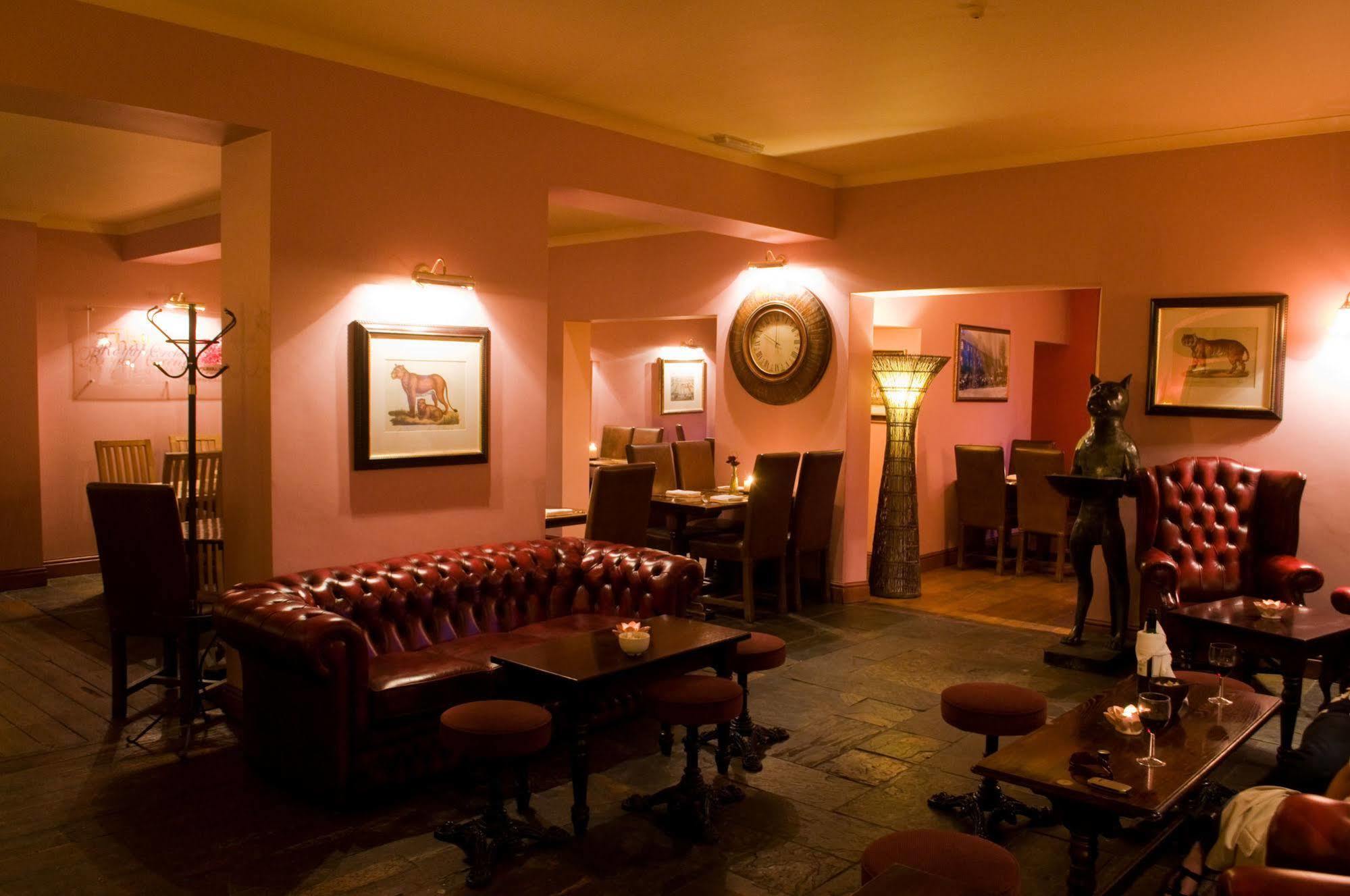 The Imperial Hotel Stroud  Exteriör bild